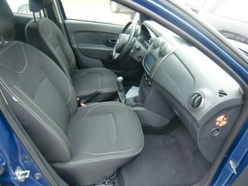 Car image 14