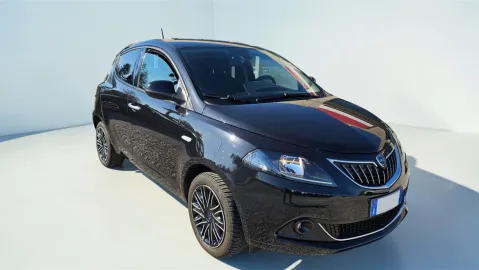Car image 2