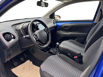 Car image 10