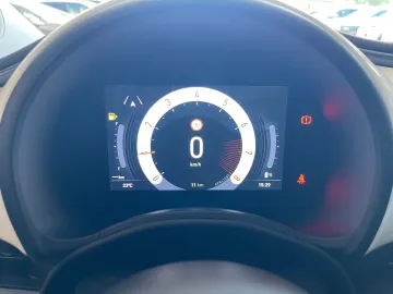 Car image 27