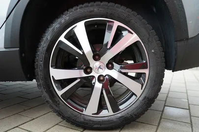 Car image 32