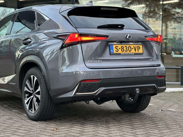 Lexus NX 300 h AWD 145 kW image number 19