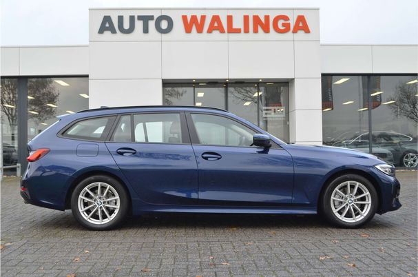 BMW 320i Touring 135 kW image number 2