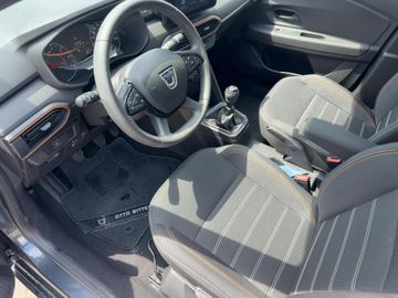 Car image 14