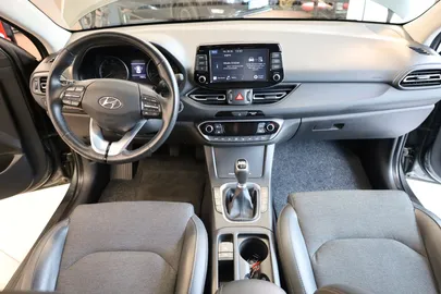 Car image 25