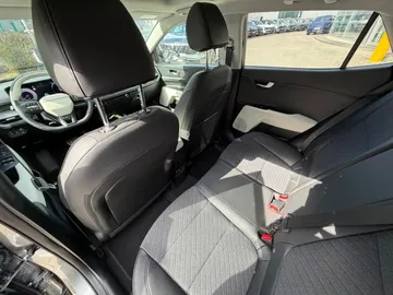 Car image 24