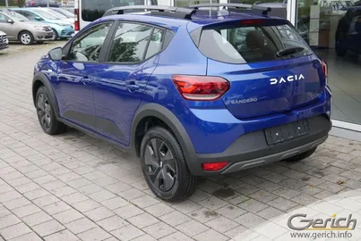 Car image 5