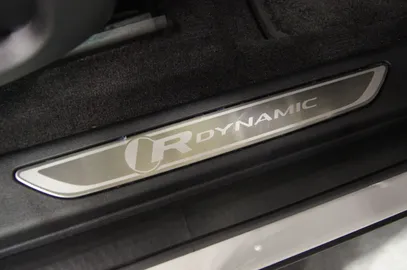 Car image 25