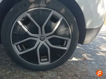 Car image 25
