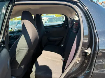 Car image 26
