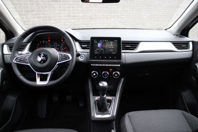 Car image 8