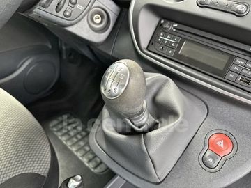 Car image 30