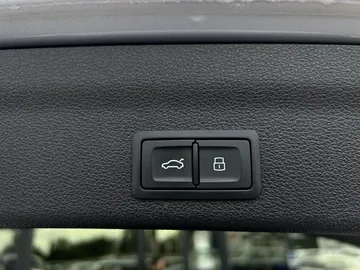 Car image 40