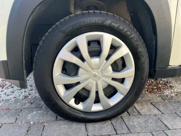 Car image 20