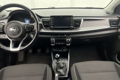 Car image 12