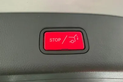 Car image 32