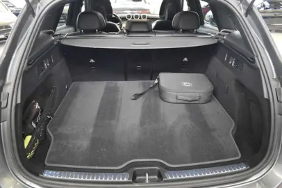 Car image 32