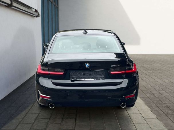 BMW 320i Luxury Line 135 kW image number 2