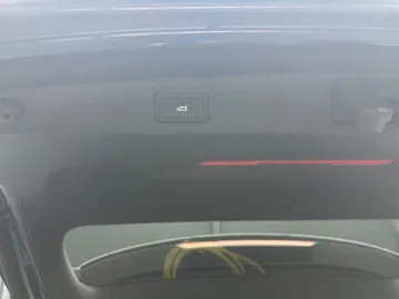 Car image 32
