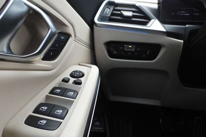 Car image 36