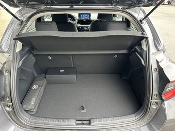 Car image 9