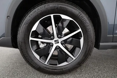 Car image 30