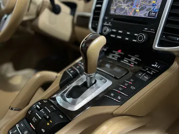Car image 30