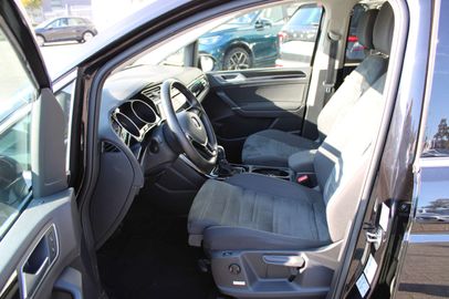 Car image 33