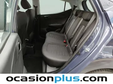 Car image 10