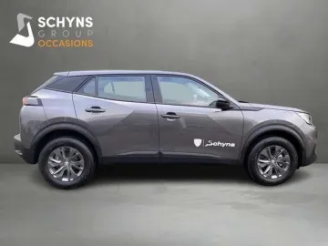 Car image 4