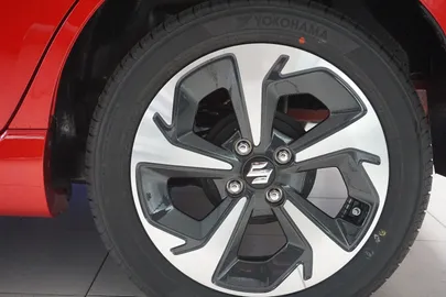 Car image 12