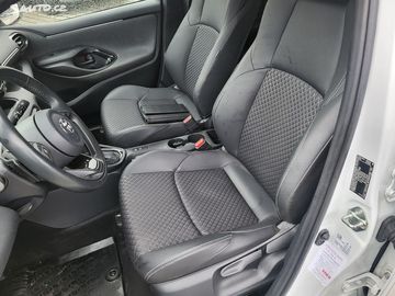 Car image 12