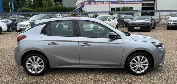 Car image 3