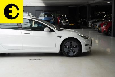 Car image 40