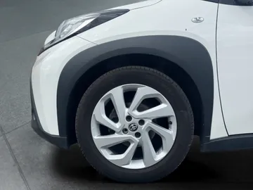 Car image 21