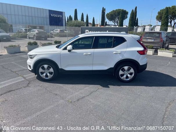 Volvo XC40 T2 Momentum 95 kW image number 4