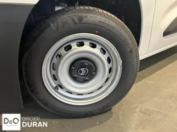 Car image 33