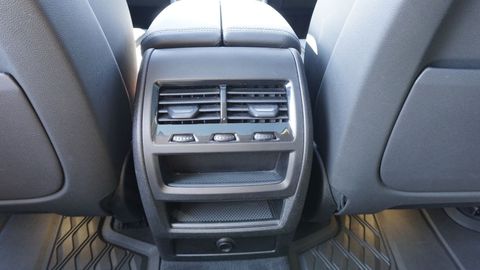 Car image 35