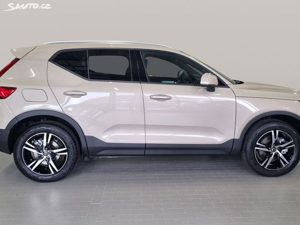 Volvo XC40 B3 Core 120 kW image number 2