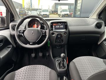 Car image 10