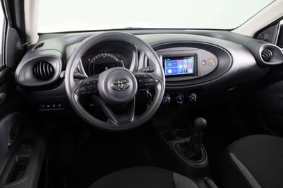 Car image 14