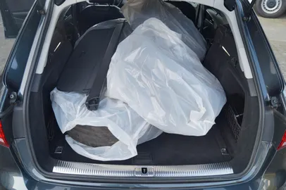 Car image 35