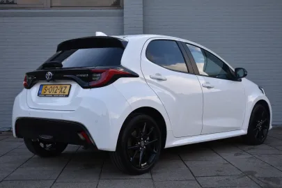 Car image 3