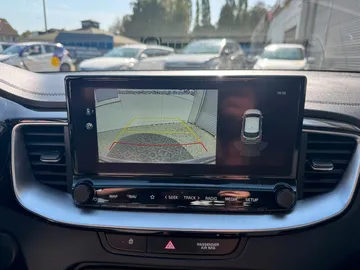 Car image 30