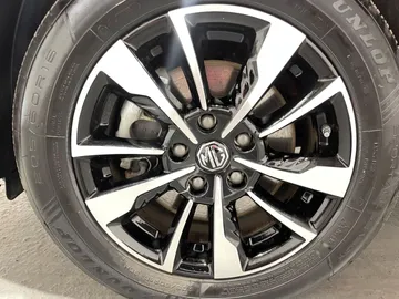 Car image 25