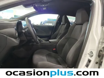 Car image 10