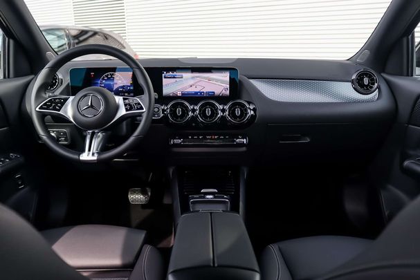 Mercedes-Benz GLA 180 100 kW image number 3