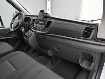 Car image 32