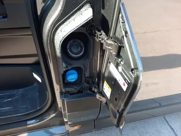 Car image 29