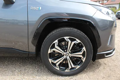 Car image 25